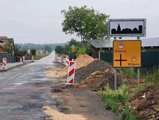 Po zakończeniu prac kierowcy zyskają nowoczesną trasę, która usprawni codzienne dojazdy do pracy, szkół i urzędów. Fot. Powiat Biłgorajski