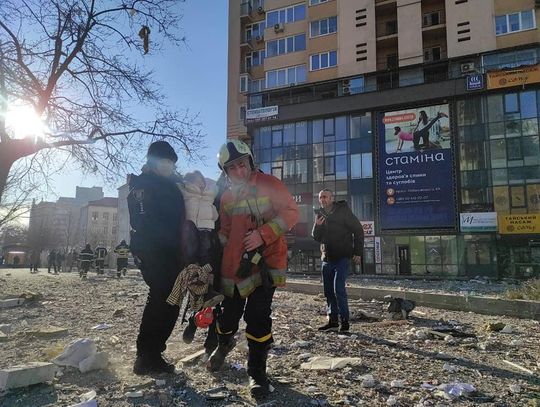 Są na miejscu każdego wybuchu i pokazują światu zniszczenia w Ukrainie [ZDJĘCIA]