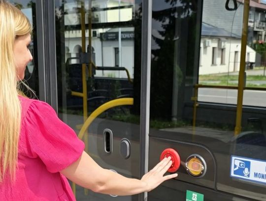 Pasażerowie komunikacji miejskiej w Zamościu mają częściej korzystać z przycisków otwierania drzwi.