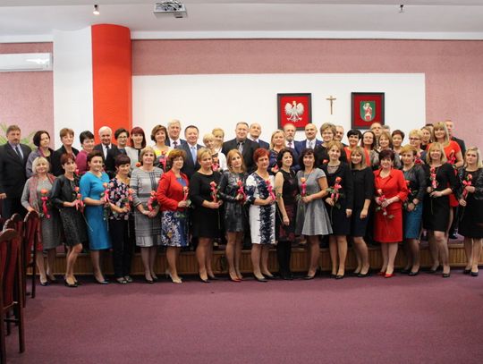 Samorządowcy dla tomaszowskich nauczycieli
