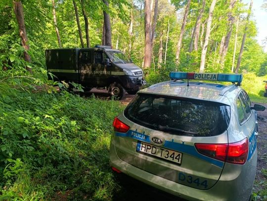 W kompleksie leśnym w Potokach w gminie Lubycza Królewska znaleziono pocisk artyleryjski i amunicję strzelecką.