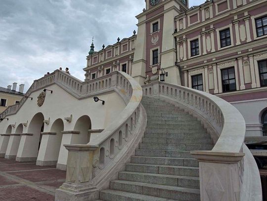 Schody zamojskiego Ratusza po remoncie. Koszt to ponad 400 tys. zł