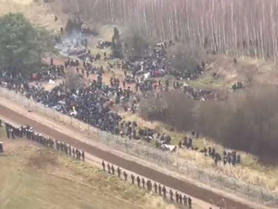Setki migrantów przy polsko-białoruskiej granicy
