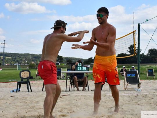 Na boiskach MOSiR rozegrano Chmielakowy Turniej Plażowej Piłki Siatkowej o Puchar Burmistrza Krasnegostawu.