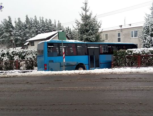 Siedliska: Autobus zakończył jazdę w rowie