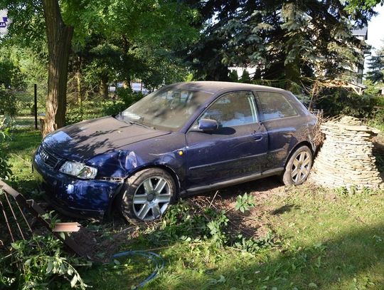 Sitaniec: Audi na płocie. Młody kierowca był pijany