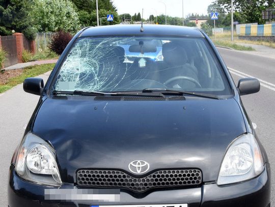 18-letni pieszy w Sitańcu przechodząc przez oznakowane przejście dla pieszych został potrącony przez kierującego toyotą.