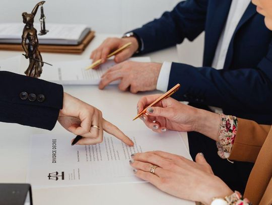 Prawniczka w areszcie tymczasowym. Jest podejrzewana o to, że doprowadziła do poronienia ciąży przez jej wspólniczkę.