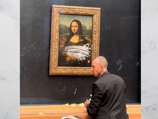Skandal! Zaatakował Mona Lisę. Jeden z najsłynniejszych obrazów „poczęstował” tortem