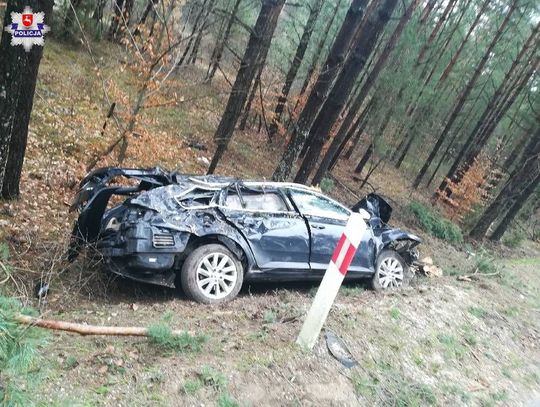 Skodą w drzewo. Wypadek 26-latki