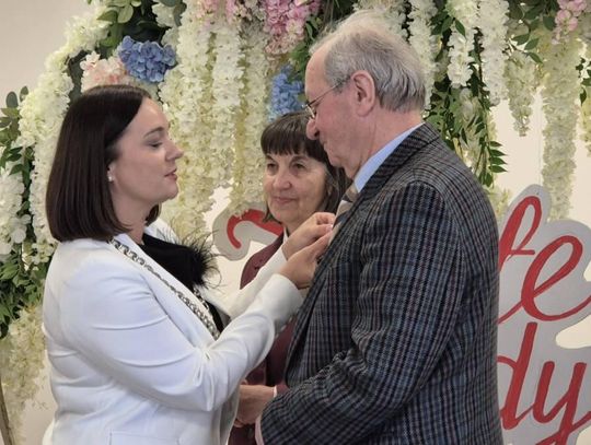 Ślubowali sobie miłość w 1974 roku, teraz odebrali medale. Niezwykła uroczystość w Zwierzyńcu Ślubowali sobie miłość w 1974 roku, teraz odebrali medale. Niezwykła uroczystość w Zwierzyńcu