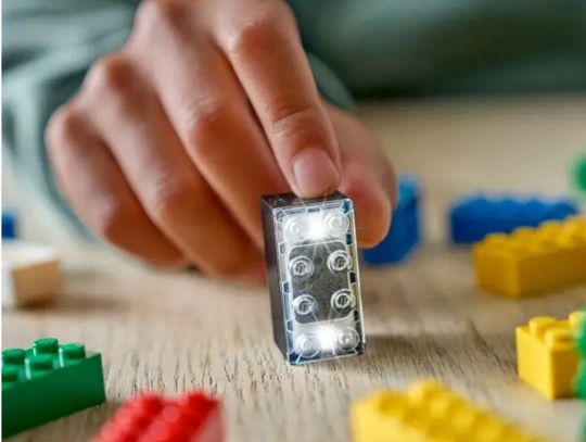 LEGO pokazało smart klocek, który reaguje na ruch, dźwięk i inne klocki.