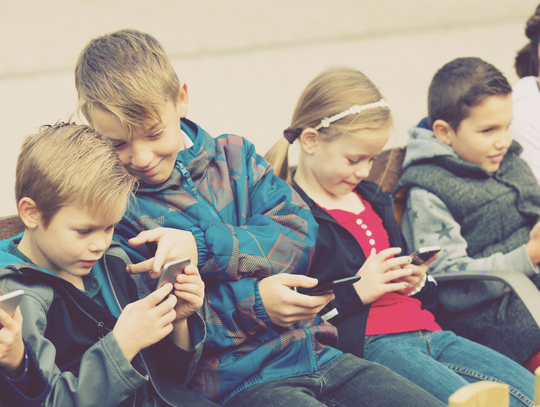 Ministerstwo Edukacji Narodowej pracuje nad ustawą , która zakłada, że szkoła określa w statucie zasady korzystania ze smartfonów.