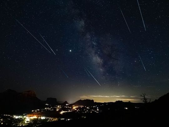 W nocy z 21 na 22 kwietnia będziemy świadkami wyjątkowego zjawiska: na niebie pojawią się Lirydy, czyli rój meteorów.