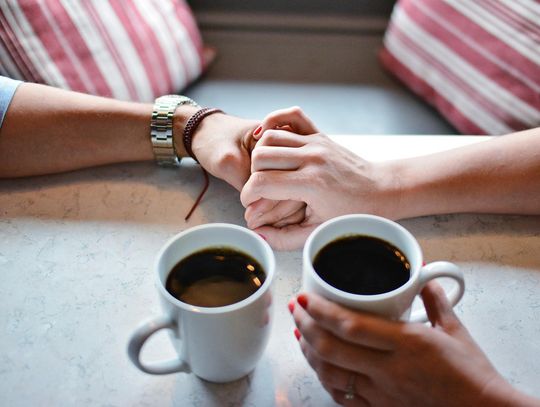 „5 minut do miłości” to propozycja dla tych, którzy chcą wyjść poza schemat aplikacji randkowych i dać sobie szansę na spotkanie twarzą w twarz..