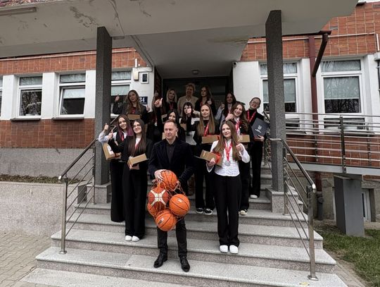 Srebrne koszykarki ze „Staszica”! Wywalczyły tytuł wicemistrzyń województwa lubelskiego Reprezentantki I Liceum Ogólnokształcącego im. ks. Stanisława Staszica w Hrubieszowie wywalczyły tytuł wicemistrzyń województwa lubelskiego w koszykówce dziewcząt.