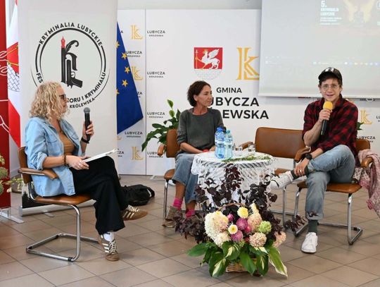 Spotkanie z Moniką Obarą, Kamilą Kamińską i Michałem Meyerem.