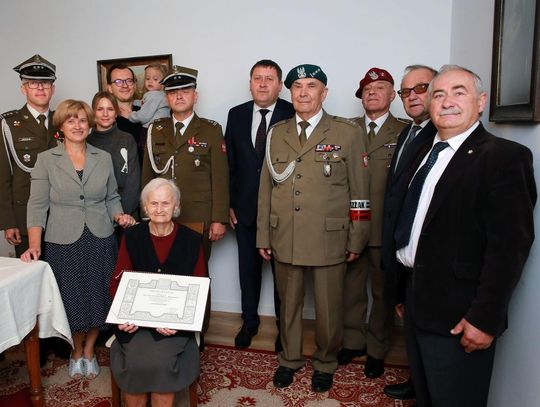 Stulatka z Grabowca-Góry otrzymała patent oficerski. Za walkę o Polskę