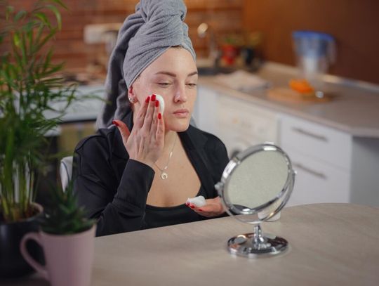 Subtelny makijaż mineralny w 5 prostych krokach - jak go wykonać?