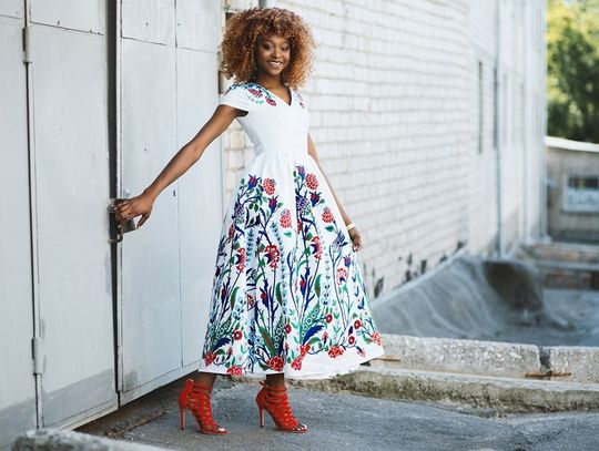 Sukienki maxi wieczorowe - na co zwracać uwagę?