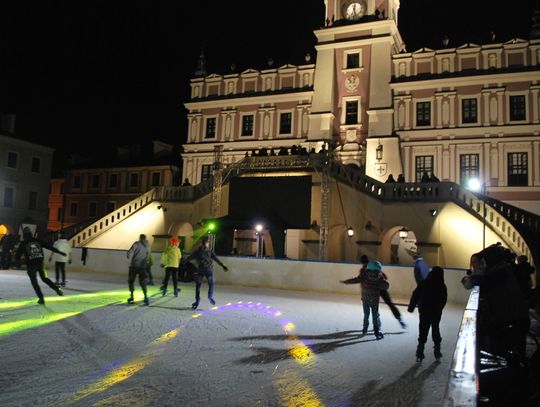 Świet(l)ny Początek Ferii w Zamościu. Niedzielne Lodowisko z disco (FOTOGALERIA I WIDEO)