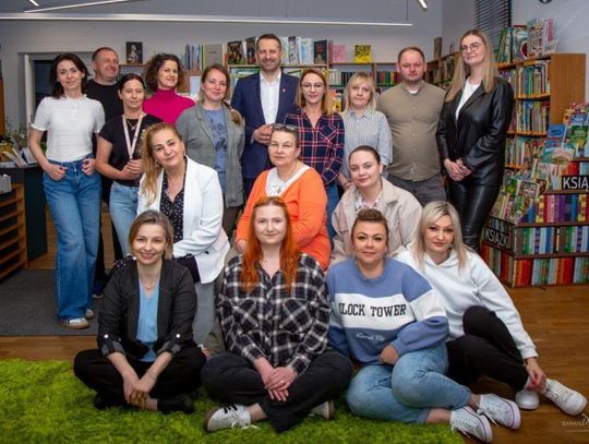 8 maja z okazji Dnia Bibliotekarza i Bibliotek zastępca burmistrza Hrubieszowa Paweł Wojciechowski odwiedził pracowników Miejskiej Biblioteki Publicznej – Hrubieszowskiego Centrum Dziedzictwa im. Krystyny i Stefana Du Chateau.