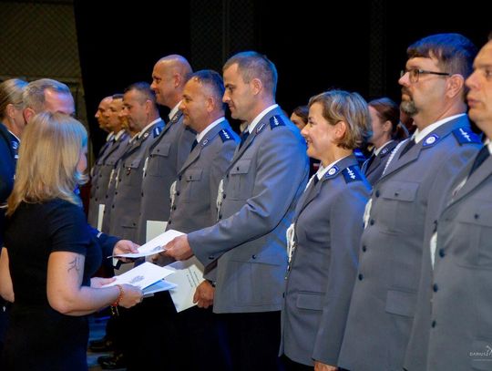 Święto policji w Hrubieszowie. Awanse i odznaczenia dla funkcjonariuszy [ZDJĘCIA]