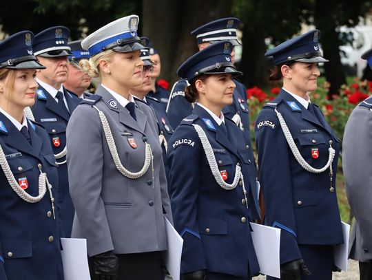 Święto Policji w Zamościu. 96 awansów i jubileusz 100-lecia służby kobiet w Policji [ZDJĘCIA]