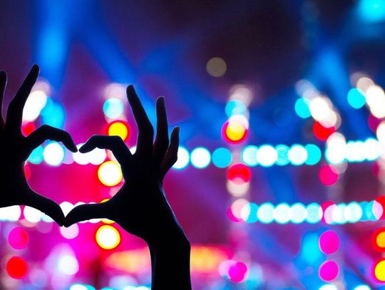 TVP2 jedzie się bawić do Chorzowa. Polsat organizuje koncert w Toruniu. TV Republika uderza na wschód, a TVN w ogóle nie robi imprezy sylwestrowej.