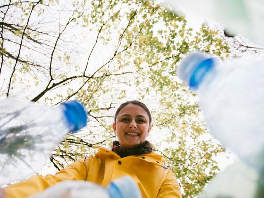 Awarie butelkomatów, bony zamiast pieniędzy, długie kolejki przy zwrocie opakowań. To tylko niektóre z zarzutów, jakie wielu z nas ma pod adresem systemu kaucyjnego.