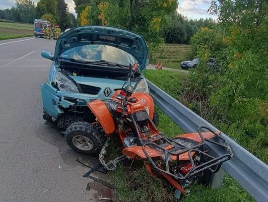 Wypadek z udziałem nastolatka na quadzie i osobówki w Szarowoli.