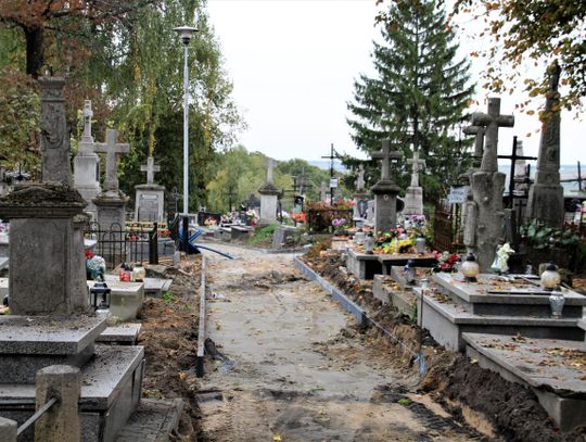 Szczebrzeszyn. 70 tys. zł na cmentarne alejki 