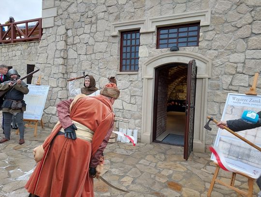 Przecięcie wstęgi było oficjalnym otwarciem wieży widokowej w Szczebrzeszynie.