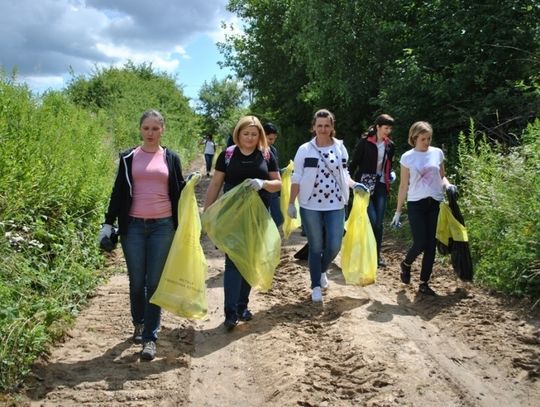 Szczebrzeszyn: Urzędnicy wynieśli 400 kg śmieci z wąwozów