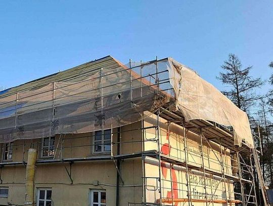 Obiekt przechodzi kompleksową modernizację, mającą na celu jego adaptację na potrzeby opieki długoterminowej dla Samodzielnego Publicznego Zespołu Opieki Zdrowotnej w Szczebrzeszynie