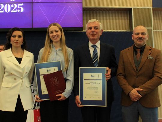 I Liceum Ogólnokształcące im. Bartosza Głowackiego w Tomaszowie Lubelskim otrzymało prestiżowe wyróżnienie w kategorii „Szkoła – Lider Innowacji”.