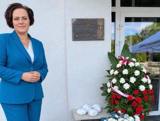 Iwona Seńko, sołtys Rachań, dołożyła swoją cegiełkę do upamiętnienia byłych żydowskich mieszkańców Rachań, którzy zostali zamordowani przez Niemców.