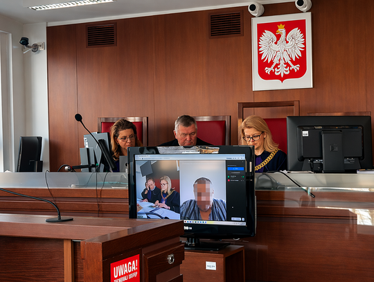 „Tajemnicę zabiorę ze sobą do grobu”. Koniec procesu o zabójstwo w Lisznie Jan H. łączył się z salą sądową w formie wideorozmowy z aresztu śledczego, gdzie przebywa od chwili zatrzymania.