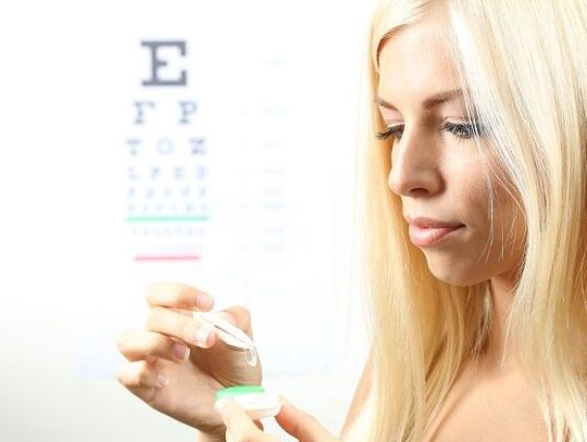 Tanie soczewki kontaktowe - czy warto oszczędzać na szkłach kontaktowych?