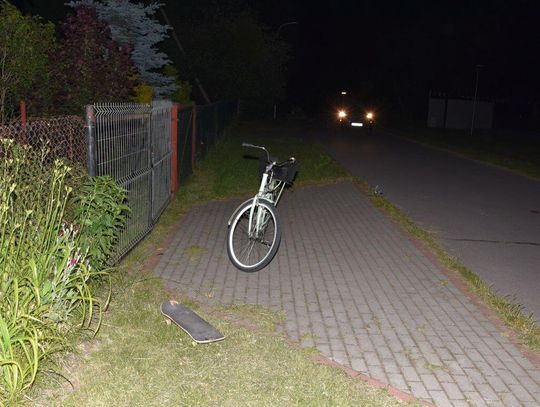 W Tarnawatce jadący deskorolką 16-latek stracił równowagę i przewrócił się. Jego deskorolka odjechała na drugą stronę jezdni i wpadła wprost pod koła roweru.