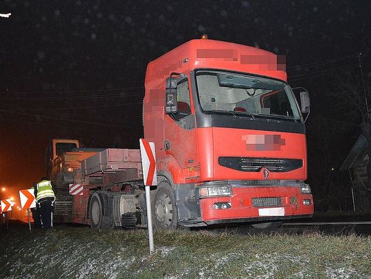 Tarnogród: 73-latek wjechał rowerem pod ciężarówkę. Nie przeżył