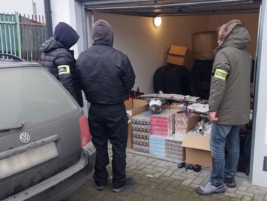 Te papierosy przyleciały do nas balonami Kierowca pojazdu przewoził w bagażniku nielegalne papierosy z białoruską akcyzą, a w garażu miał dodatkowe paczki papierosów.