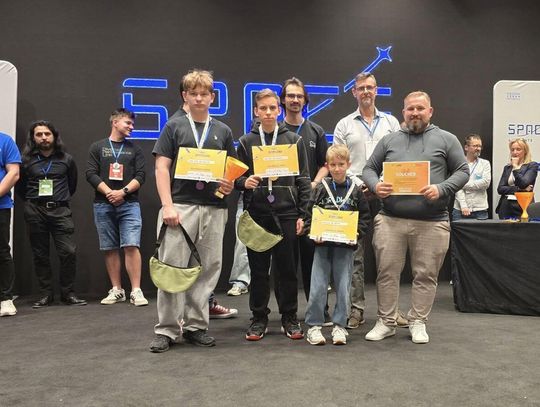 Drużyna Tech-Max SP2 Original wywalczyła awans do finału World Robot Olympiad 2025 w Singapurze.