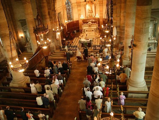 Tę piosnkę pary młode chętnie wybierają na swój ślub kościelny. Właśnie trafiła na listę utworów zakazanych. Powód? Ochrona charakteru liturgii.