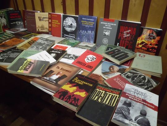 Telatyn: Zygmunt Kostrzewski podarował bibliotece książki