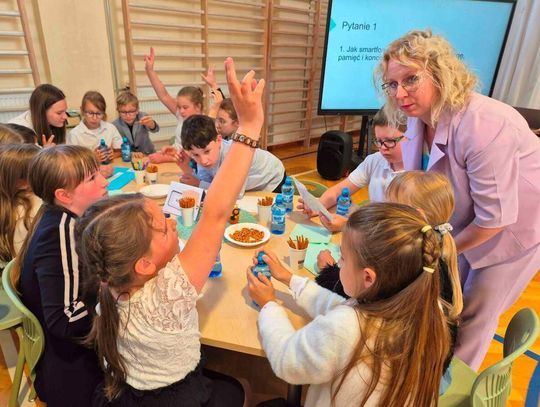 Dyskutowano o tym, jak tworzyć w szkole przestrzeń sprzyjającą integracji, współpracy i budowaniu więzi między uczniami.