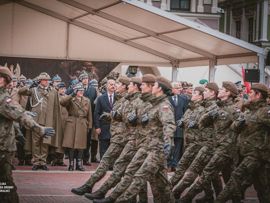 Terytorialsi z całego kraju stawili się na uroczystym apelu w Zamościu na Rynku Wielkim w dniu ich święta.