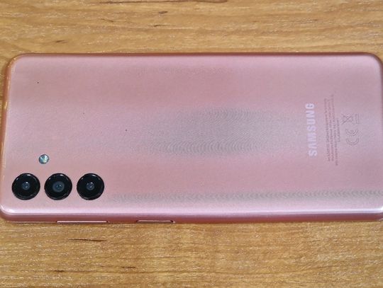 Samsung jest do odebrania w Wydziale Prewencji Komendy Powiatowej Policji w Tomaszowie Lub.