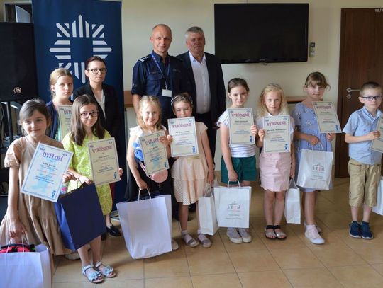 W Komendzie Powiatowej Policji w Tomaszowie Lub. odbył się uroczysty finał i wręczenie nagród w konkursie plastycznym pn. „Bezpieczne wakacje”.