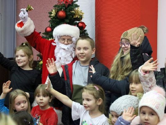 Tomaszów Lub.: Spotkanie noworoczne dla dzieci uchodźców i prezenty od Świętego Mikołaja [ZDJĘCIA]